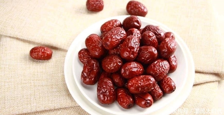 血糖控制|3种“高糖食物”,糖尿病人要少吃,多吃2物,有助血糖控制