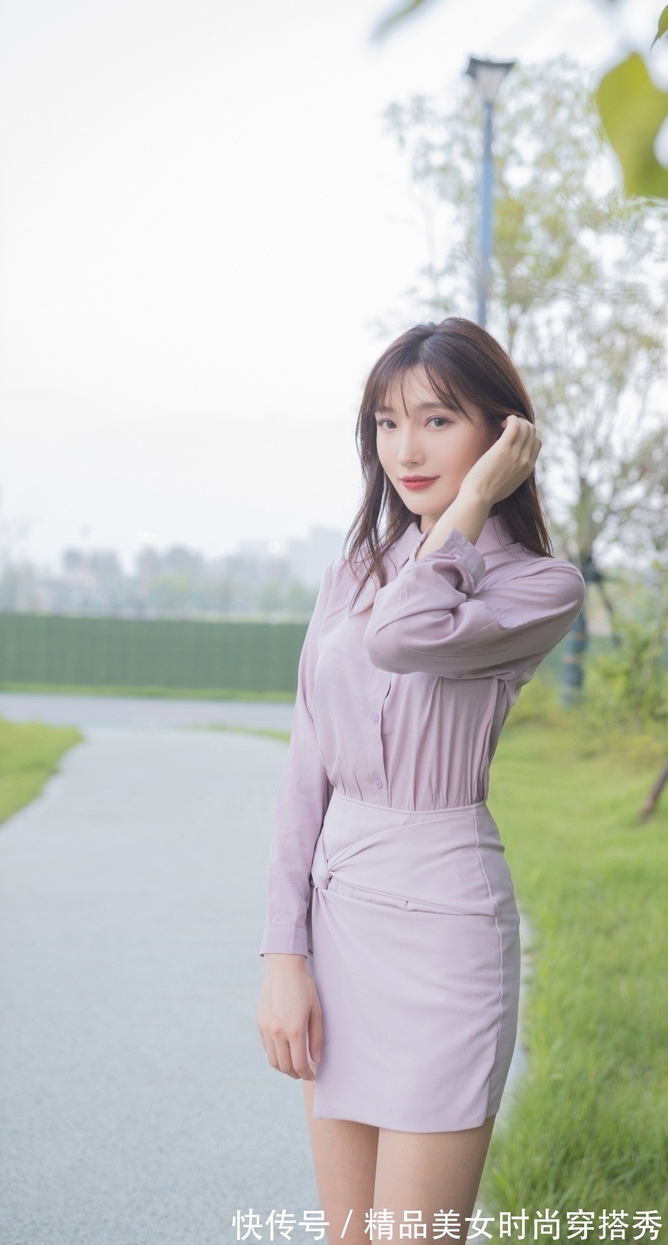 添彩 职场中既要优雅得体又要不失干练,这样的套装裙为你增光添彩