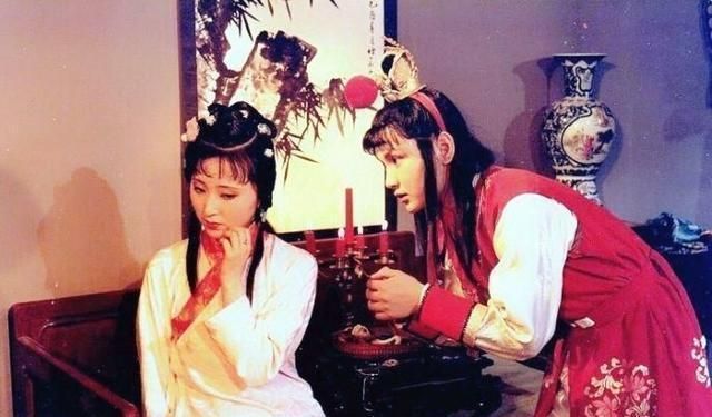 红楼梦&一个丫头的名字,刺激到王熙凤敏感的神经,她怒斥薛家太贪婪