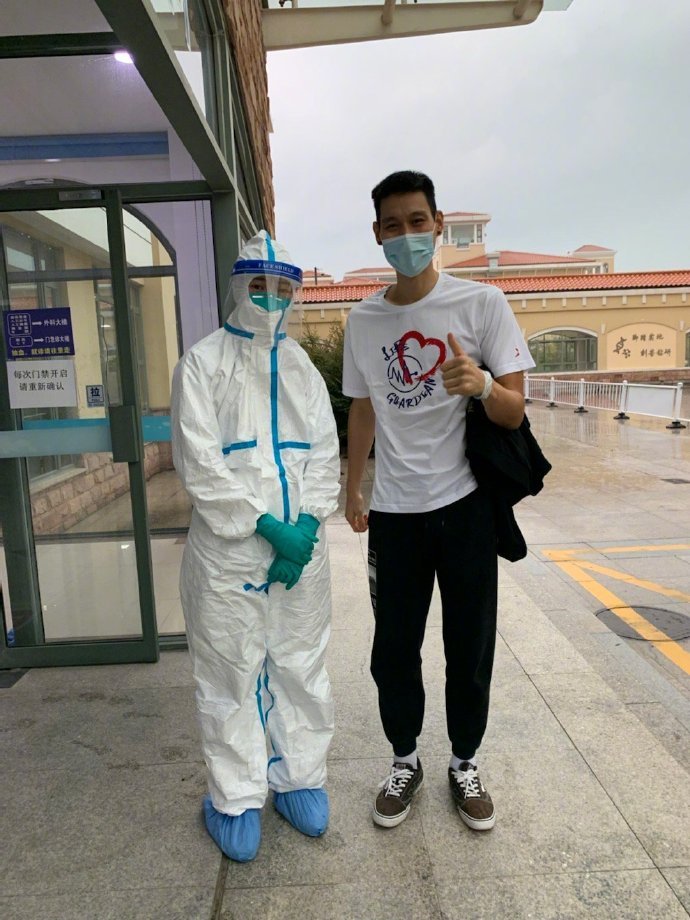 护士|林书豪新冠痊愈今天出院:很感谢勇敢的医生和护士