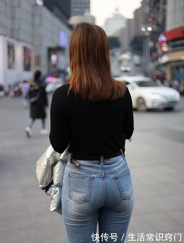 美女 “婴儿肥”的瑜伽裤美女,选择好看的裙子,展示身材!