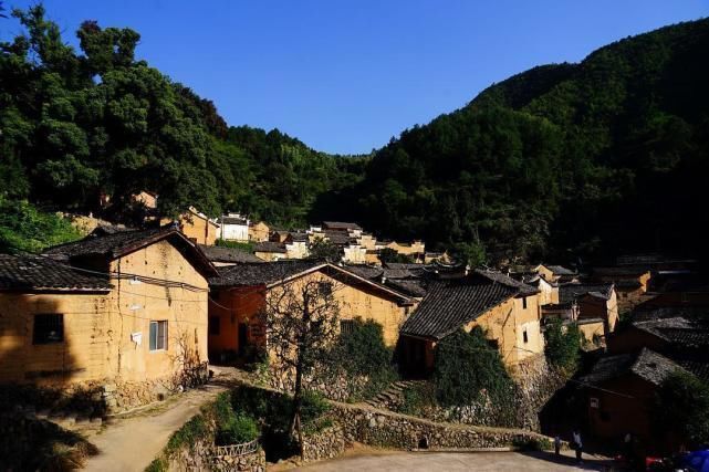 上下五千年|浙南藏了一座300年的古村，有金色布达拉宫之称，环境非常原生态