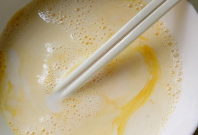 鸡蛋和牛奶是天生一对,隔三差五给孩子吃,香甜嫩滑,营养易吸收