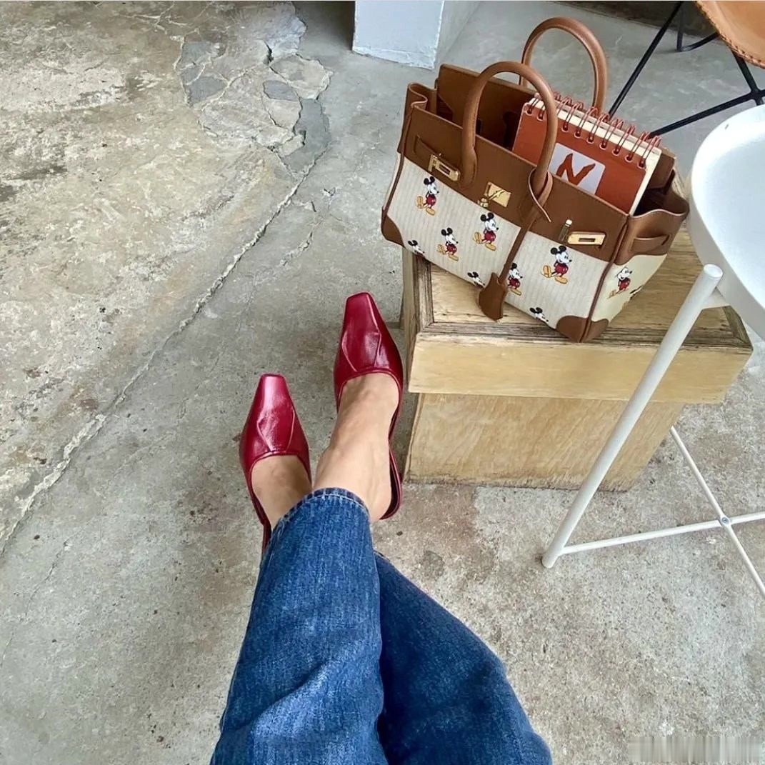 时髦|这个秋冬,让鞋子时髦起来的秘诀竟然是“变方”