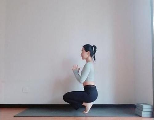 垫面|她坚持瑜伽5年，收获超美微胖身材，get4个动作，练同款身材