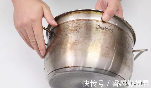 不锈钢锅的黄渍难清除?只需一招,不用任何洗涤剂,轻松去除黄渍