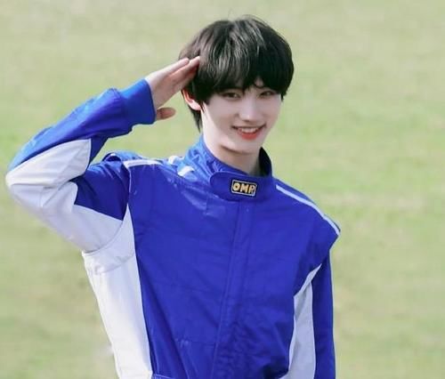 呼啦圈|丁程鑫腰力真强,空中转呼啦圈毫不费力,杨洋对他的点评令李飞自豪