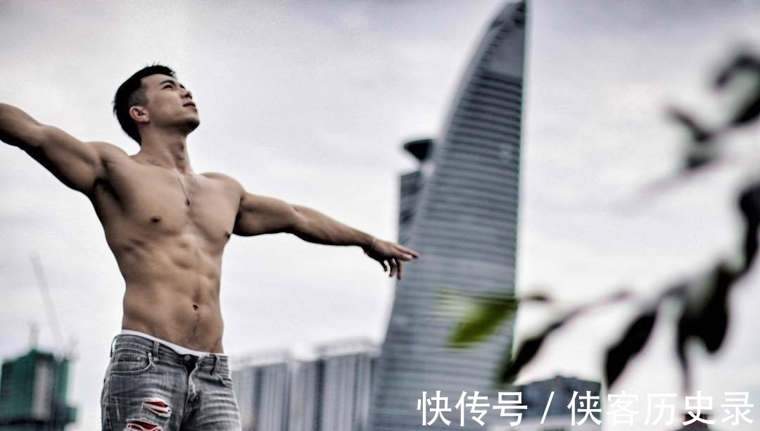 肌肉|爱健身的小鲜肉练就一身精壮的肌肉,立体的人鱼线宛如刀刻!