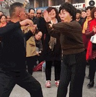 审美 “女孩的审美真让人难以理解,这件裤子的美感在哪?”