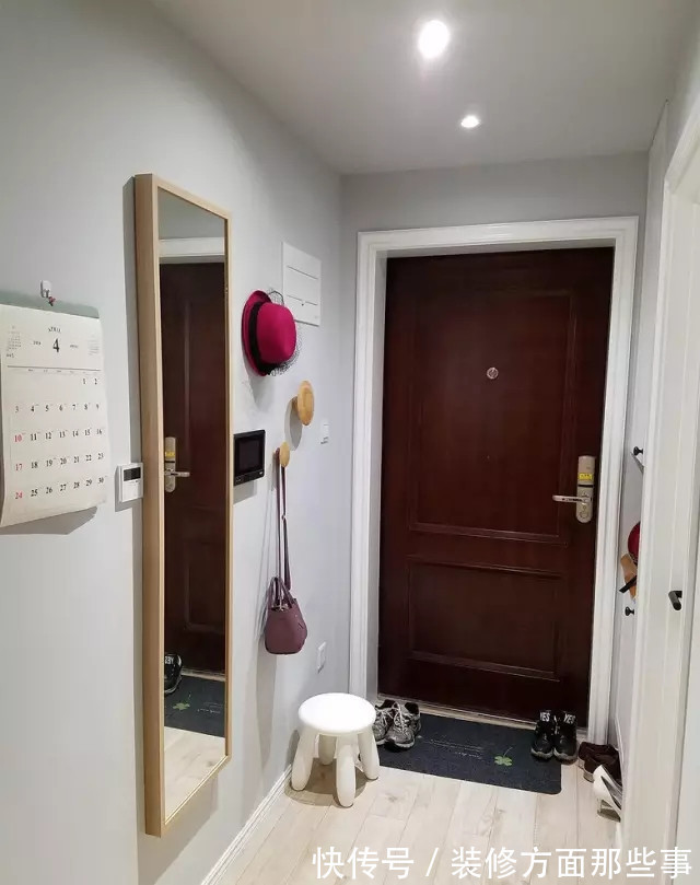 台灯|93平水泥灰背景墙有一种质朴感,绿植让屋子焕发纯净自然美