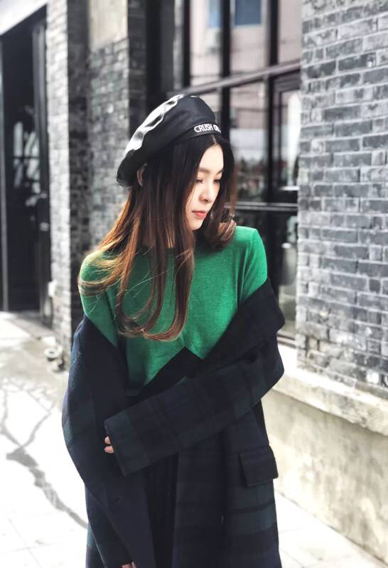 长发|长发美女的红色穿搭真性感,长相非常靓丽,气质优雅