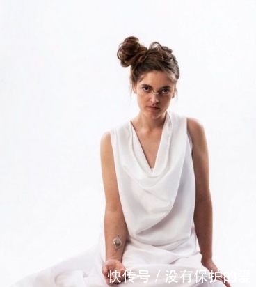 吸血鬼|吸血鬼的珠宝!首饰两端存在尖锐物,插入人体血管后能发光