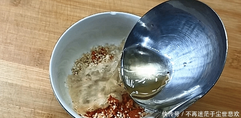 教你菠菜爽口解腻的做法,几分钟上桌,营养好吃做一大盘不够吃