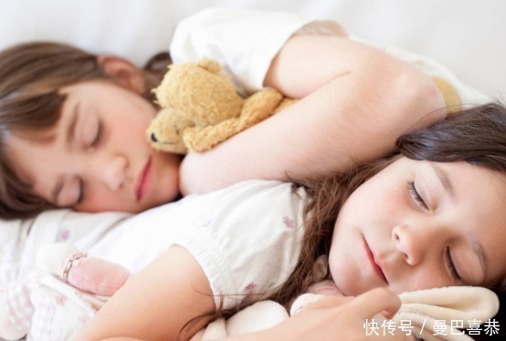 拉伸|你的宝宝喜欢拉伸吗?不要觉得可爱。动作频繁说明有问题!