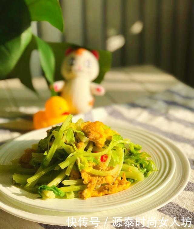 这个菜我见到就会买,搭配2个鸡蛋一起炒,清香脆嫩,非常下饭