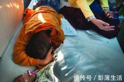 同学|上课被叫出来,9岁男生被同学家长拖拽殴打,施暴者还有一名孕妇