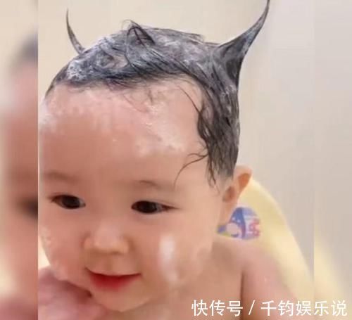 同款|萌娃洗澡时因头发变成“阿童木”同款火了,网友:简直不要太像!