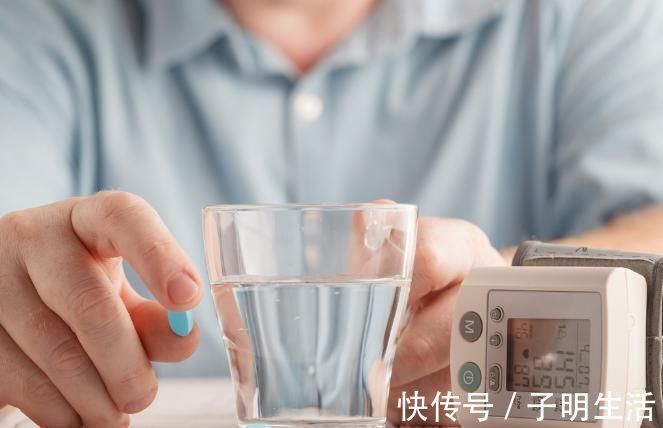 王医生|八旬老人每天坐3小时公交吃免费午餐,半年后被强制住院治疗