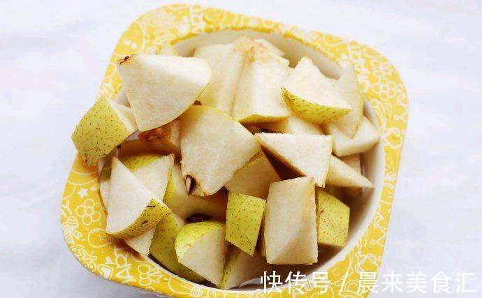 银耳雪梨羹|秋天多喝银耳雪梨汤,清甜滋润,炖一锅,全家都能喝