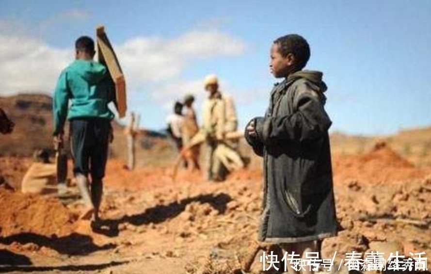 非洲人|非洲人自己采的钻石又大又便宜，但外国游客不买单，有三个原因