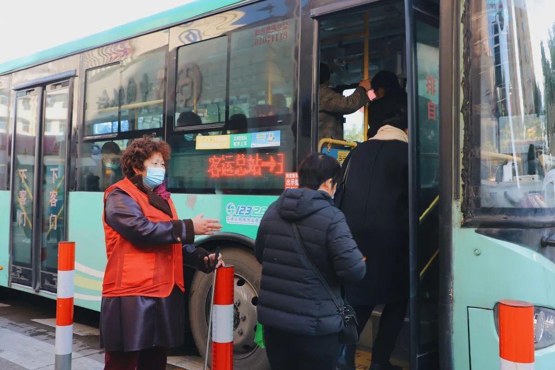 十字路口|椒江街头最酷的样子（图）