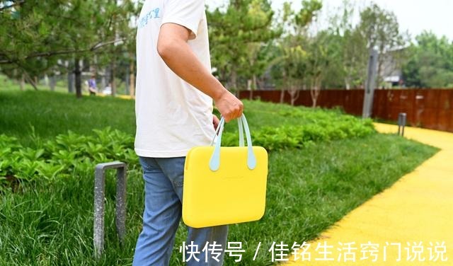 电脑 梵高范轻潮电脑包,时尚轻便的电脑包,做工手感都不错!