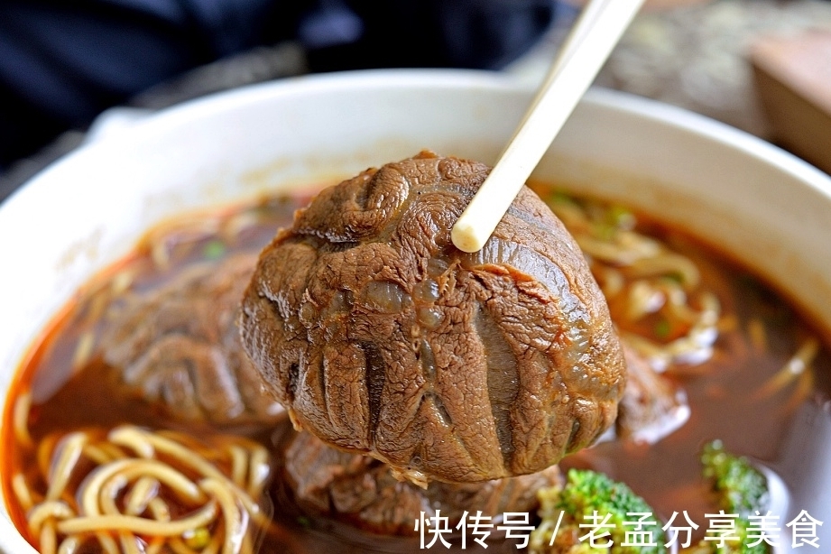 炖牛肉时，一直煮不烂？锅中放入“这味料”，牛肉软烂香喷喷！