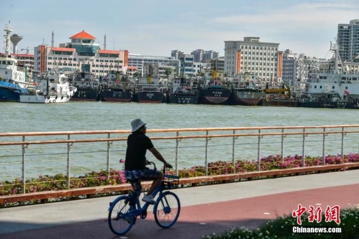 海南|受台风“圆规”影响 海南多个市县中小学校、幼儿园停课