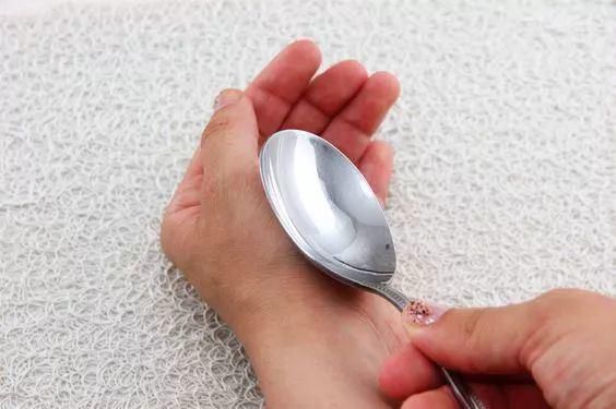 蚊子咬了别擦药,涂点这个马上止痒,还不花一分钱