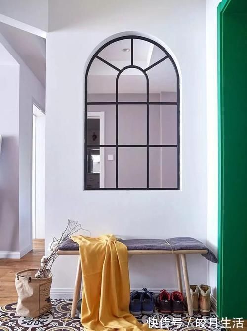 大面积|玄关，别再通铺瓷砖了，当下年轻人都喜欢这样装，也太好看了吧