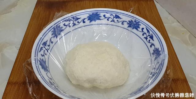 烧饼这样做才香酥,锅里烙一烙,比买的还好吃,咬一口就香酥掉渣