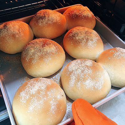 葡萄干椰蓉小面包