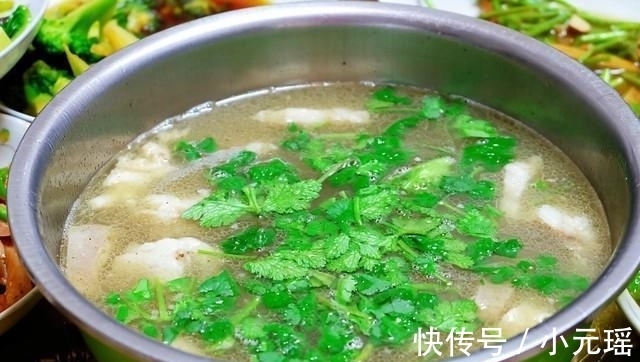 红烧鸡块|回农村老家过年,弟媳妇亲自下厨做了二十多道菜,真是太能干了!