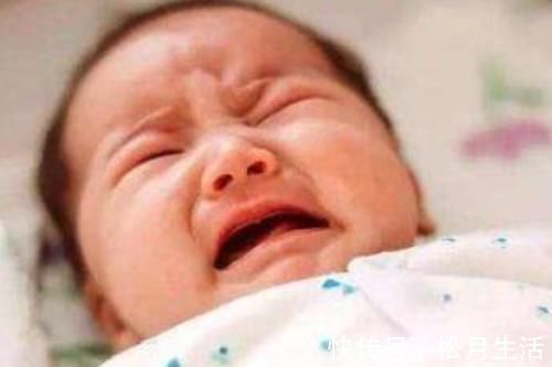 小孩子|宝宝睡觉时,这几个动作是在向妈妈“求救”,别忽视了!