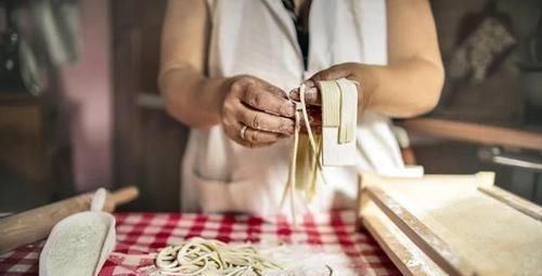 毒素|爱吃米面的都注意!这几种食物暗藏“毒素”,你家餐桌上没准就有