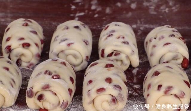 红豆加面粉原来这么好吃,吃过之后再也不煲汤熬粥了,松软又好吃