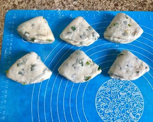 这种三角饼卖的都很贵，教您在家做，外酥里软，咬一口酥掉渣