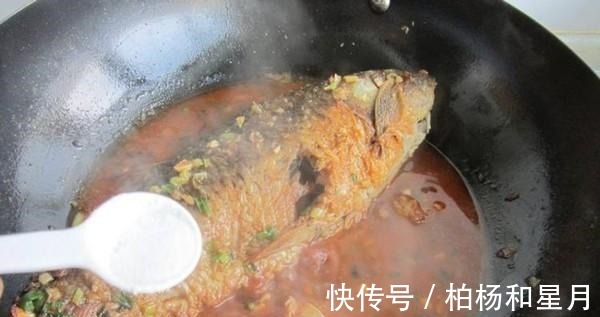 米饭|喉咙卡鱼刺怎么办别再喝醋、吞米饭了，教你一招轻松搞定！