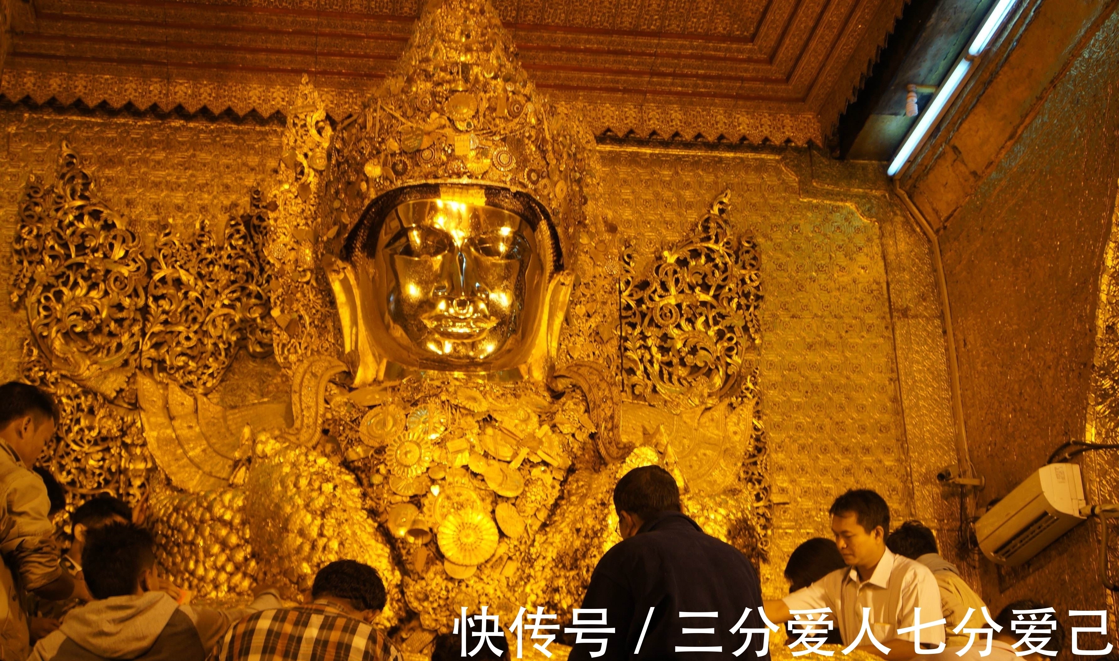 朝拜#世界上最“奢华”大佛,人们忍不住给它贴金,如今金箔已达16厘米