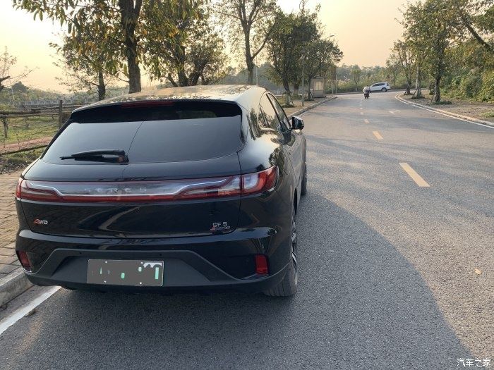 国产车|享受放荡不羁的赛力斯SF5，黑赛所向披靡！