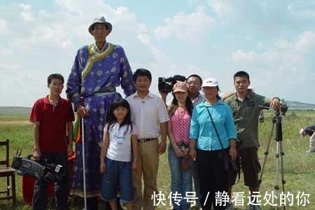 夏淑娟|身高2米36的巨人鲍喜顺,12年前不听医生劝阻生下儿子,赌对了吗