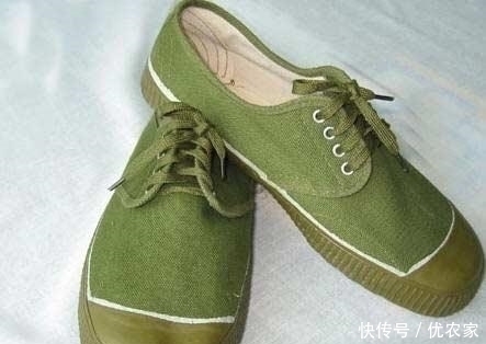 通迅 50年代到2010年代流行服的演变,你还记得小时候穿过的款式