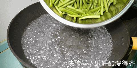 炒长豆角时,怎么做爽脆入味还不变色,教你小方法,简单还好吃