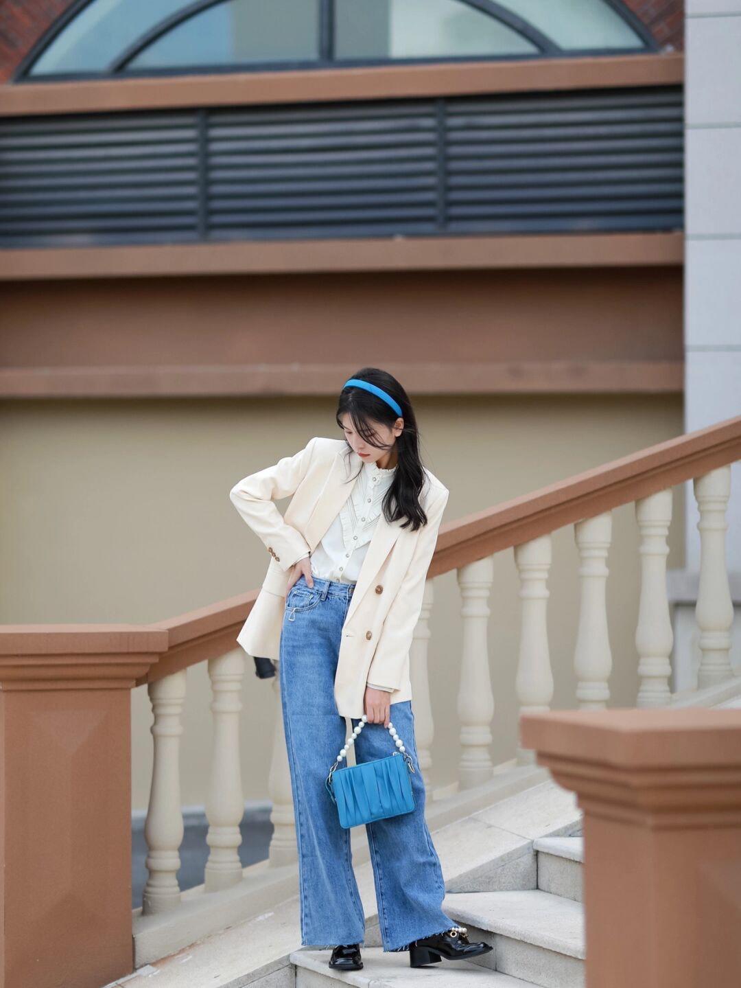 西装外套|秋冬怎么穿时尚又好看,紫色西装外套+米色百褶裙,清新又自然