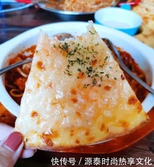 学府四道街的排队意面店!薄饼披萨!你吃过吗快来吃!吃!吃!