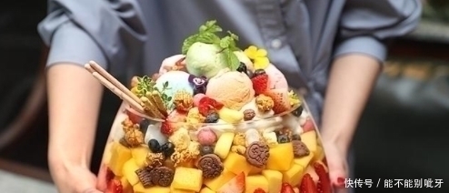 上桌|朋友请吃冰淇淋,却只点了一个,都想扭头走,端上桌后“傻眼”了