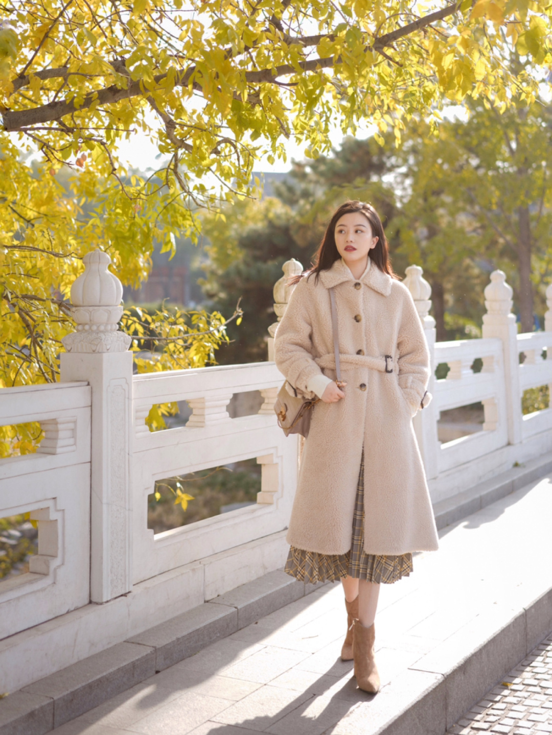 时髦|冬天的“毛衣”该怎么穿?建议搭配半身裙,让你温柔时髦有女人味