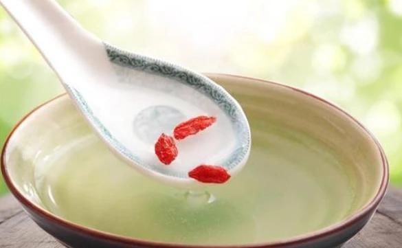 碱性|女性“月经量”太少常吃4种“碱性”食物，补充雌激素，更健康