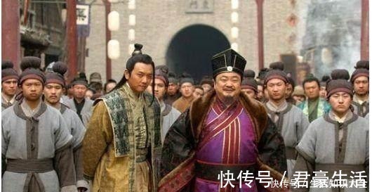 老人家$乾隆一上联“三个铜钱贺礼,嫌少勿收,收则爱财”,下联绝了!