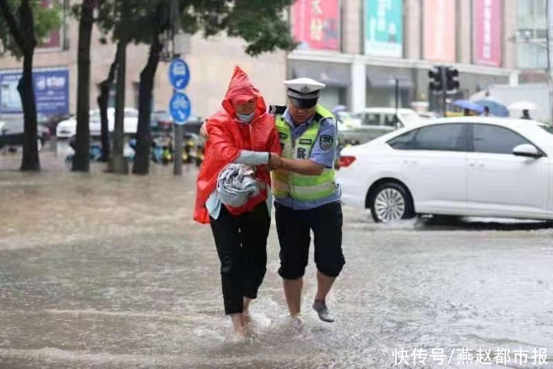 公安机关|铸忠诚 战汛情 保民安 石家庄公安全力投入防汛抢险工作